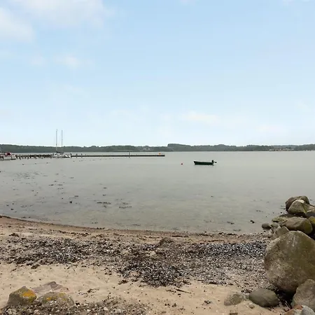 Florinda - 10m From The Sea By Interhome *