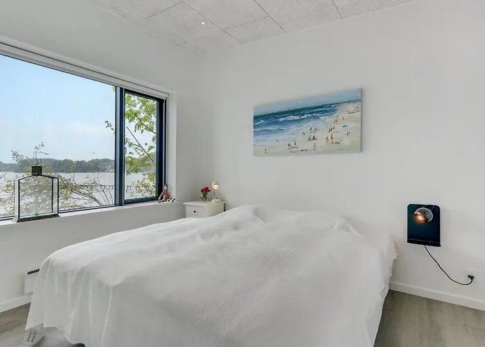 Florinda - 10m From The Sea By Interhome *